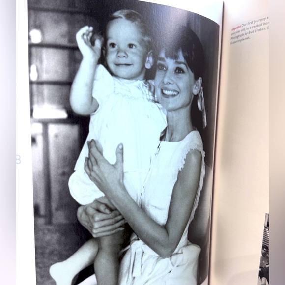 📚Collectors Edition #1003 - Audrey Hepburn, An Elegant Spirit - Hard Cover Book - Picture 9 of 16